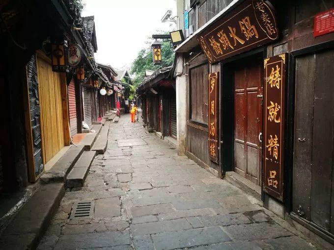 今年的遗憾是什么？来自河南信阳的王阿姨说，过年前父亲去世，匆匆赶回老家却没见上最后一面。她说，我骗了爸爸，还没做饭给他吃......